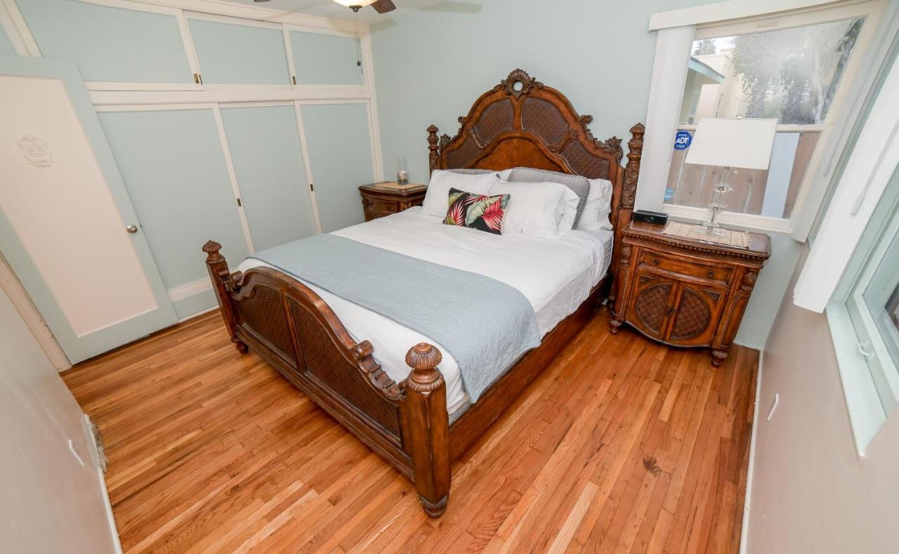 Beachfront Cottage Upper Unit Оушънсайд Екстериор снимка