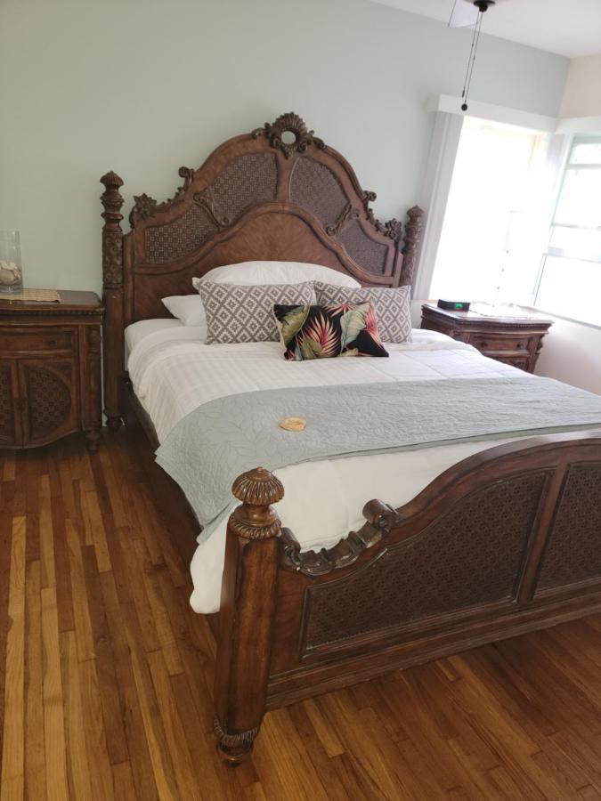 Beachfront Cottage Upper Unit Оушънсайд Екстериор снимка